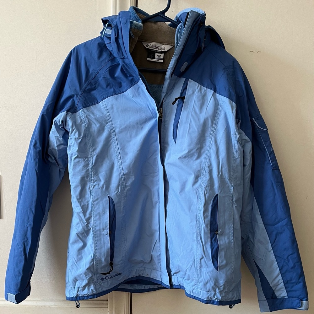 Columbia women's 3-in-1 Jacket
Light blue color 
Size M